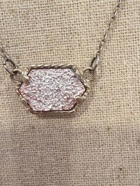 💗Delicate Silver-Tone Crystal Plunder Hexagon Necklace - Women Jewelry